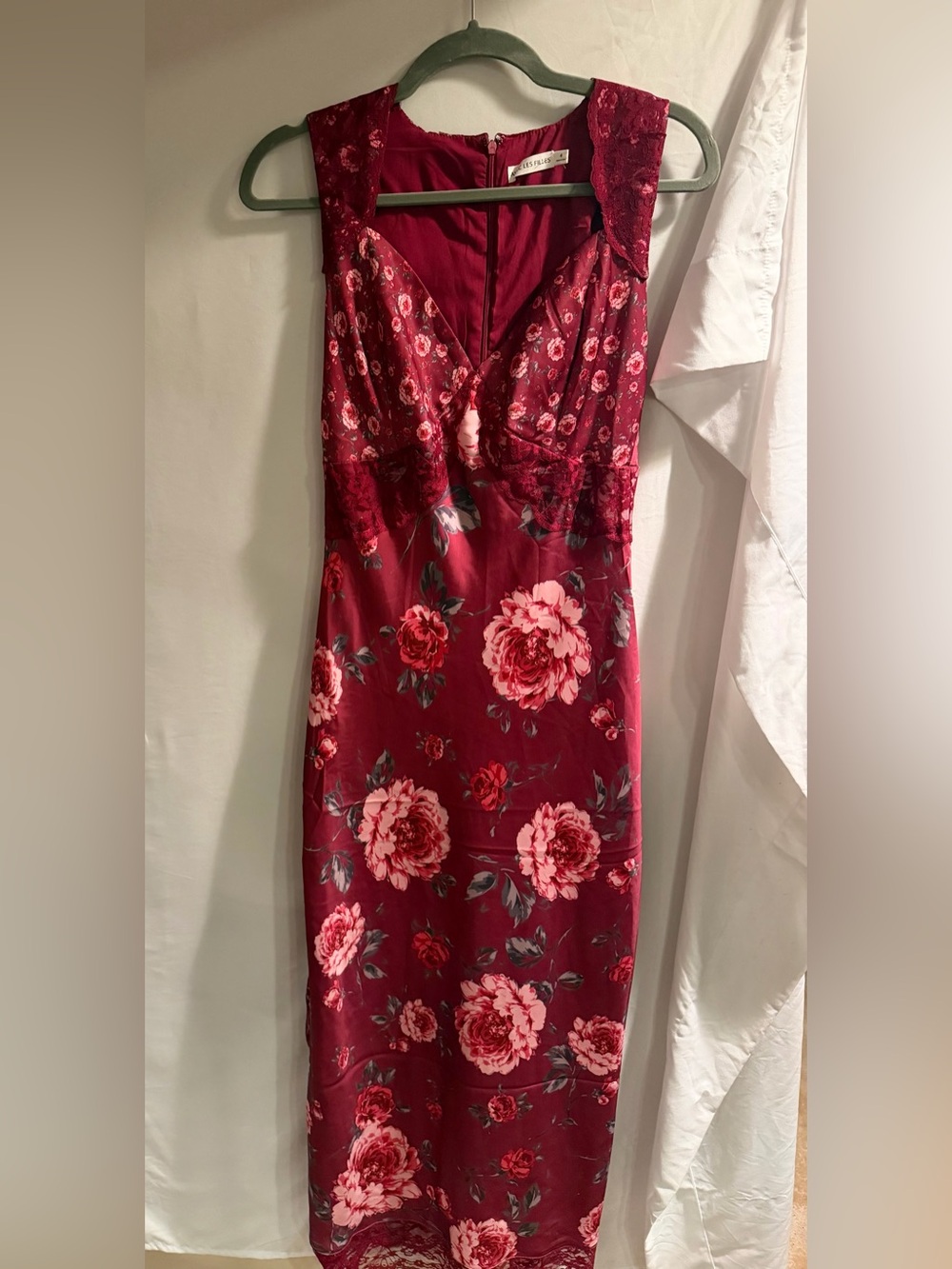 Avec Les Filles Burgundy Floral V-Neck Maxi Dress